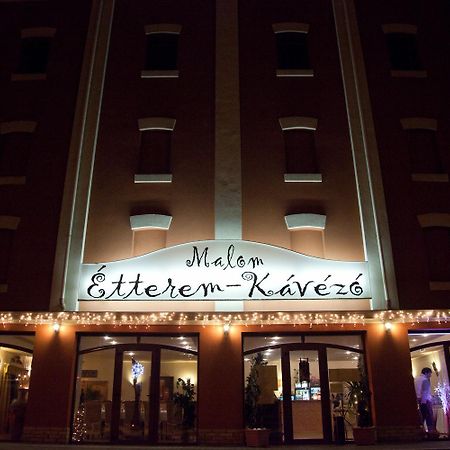 Malom Club Panzio Bed & Breakfast Baja Dış mekan fotoğraf